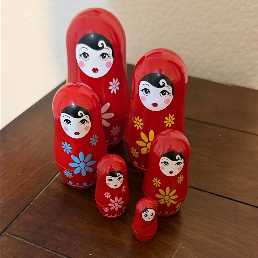 Red Floral Nesting Dolls Set
